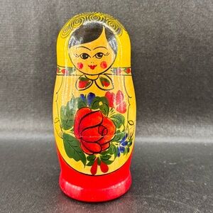 6 Piece Wooden Russian Nesting Dolls Hand Painted